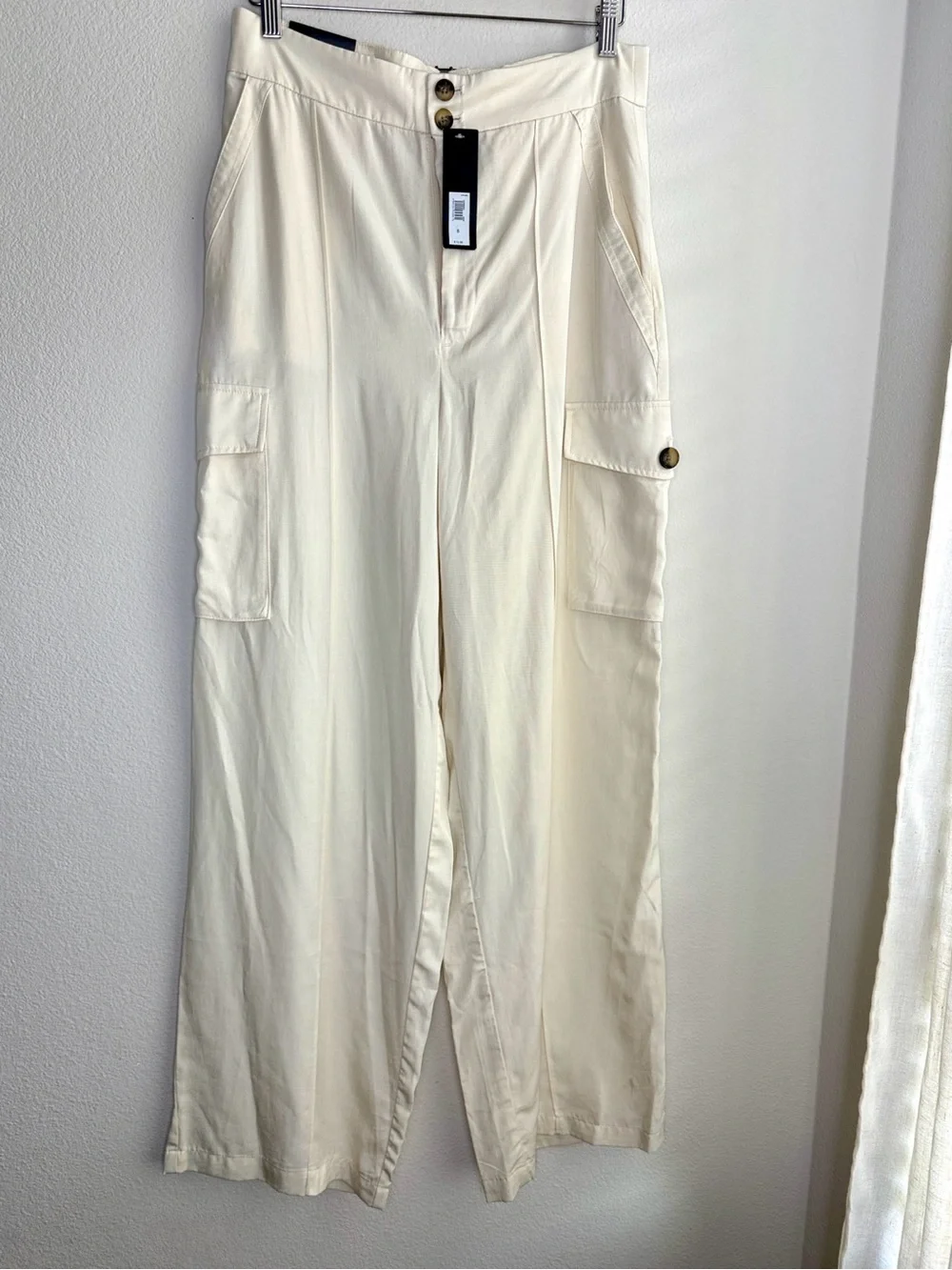 Banana Republic Wide-Leg Cargo Pants in Cream
